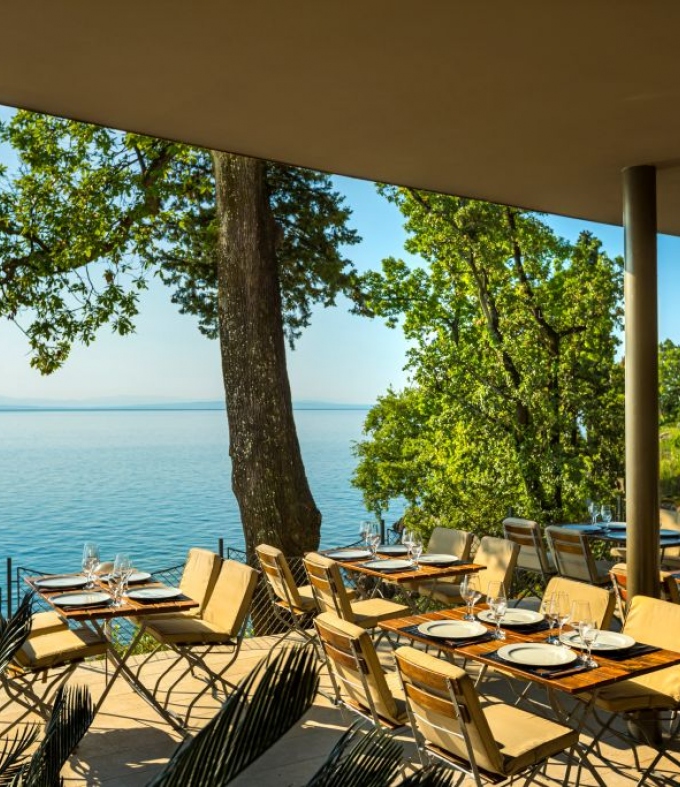 Restaurant Pool Garden